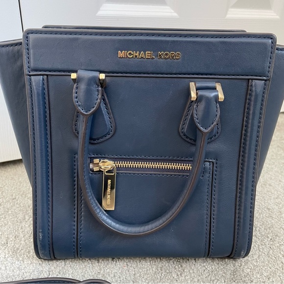 Michael Kors Small Navy Colette Purse - Excellent Condition - Picture 8 of 9